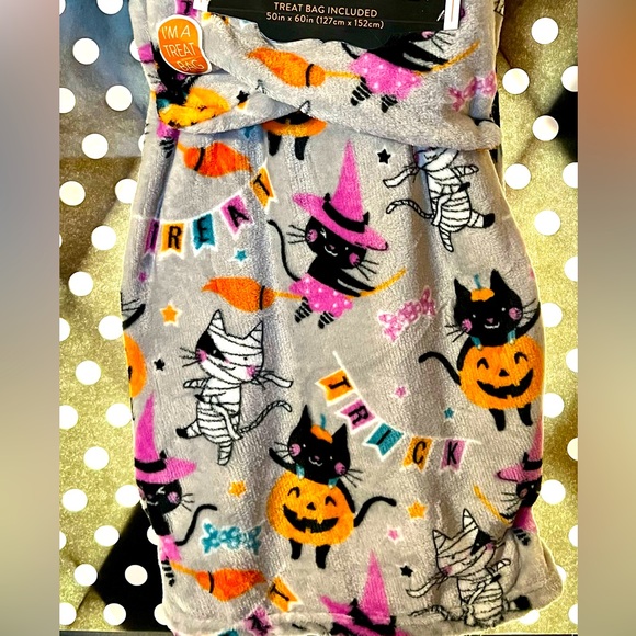 Halloween Kitty Cats in Costumes Plush Throw Blanket + Treat Bag Purple Orange - Picture 2 of 9